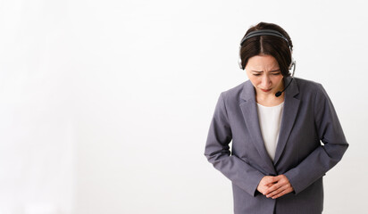 若い女性のオペレーター　ビジネスイメージ