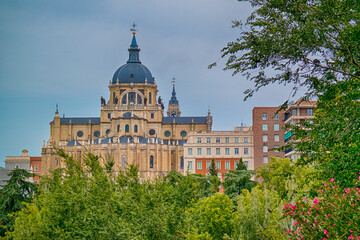 Obraz premium Spain Traveling Ideas. Renowned Santa Maria la Real de La Almudena Cathedral and the Royal Palace in Madrid in Spain