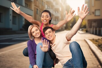 Obraz premium young people student smiling together outdoors