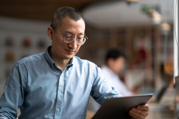 Fototapeta premium businessman in open office