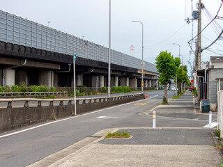 大阪市内の側道から見る中環と近畿道 © しょこまろん