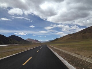 a empty road in the middle of a vast plain area