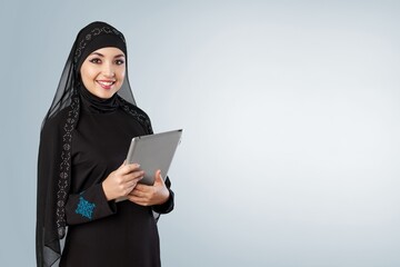 Handsome arab woman with traditional clothing hold digital tablet