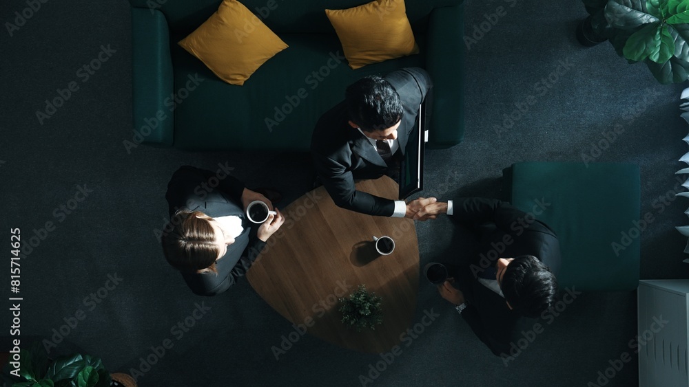 Poster top down aerial view of business people making agreement about collaborate business and shaking hand