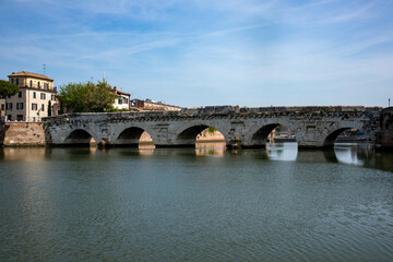 Fototapeta premium Ponte di Augusto e Tiberio, città di Rimini, Emilia Romagna