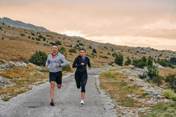  A Couple's Energizing Morning Run in the Mountains