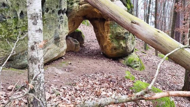 Das Felsenschloss bei Burgkunstadt ist ein nat&uuml;rlich entstandener Natursteinbogen. Die Felsformation ist durch Erosion entstanden, also ein beeindruckendes Naturwunder. Burgkunstadt, Lichtenfels, Ober