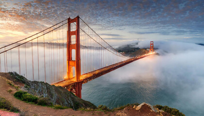 Fototapeta premium Golden gate at dawn surrounded