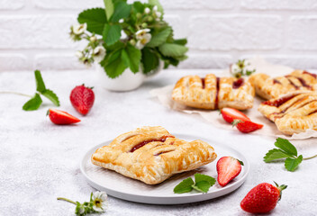 Sweet puff pastry cakes with strawberry