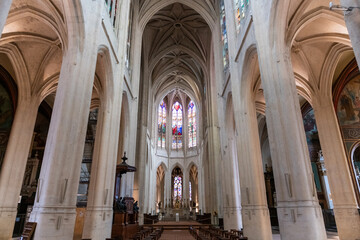 Vue intérieure de l'église catholique Saint Gervais dans le quartier du Marais à Paris en France