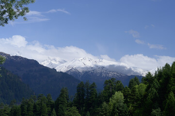 Obraz premium Mountain Peaks from Manali, Himachal Pradesh, India