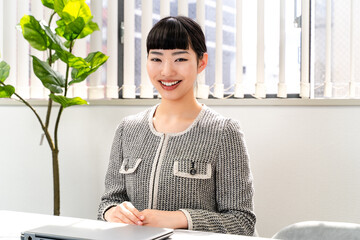 女性秘書