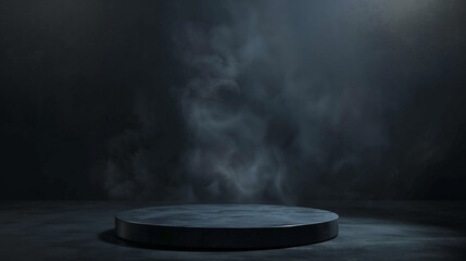 Pódio preto escuro fumaça fundo produto plataforma abstrato palco textura nevoeiro holofotes. Piso preto escuro pódio dramático vazio noite sala mesa parede de concreto cena lugar exibição estúdio po