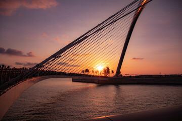 Obraz premium Bridge created for sunset viewing enjoyment
