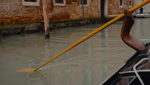 Detailed Look At Gondola Oar And Forcola