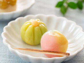 皿の上の上生菓子