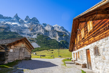 Obere Spora Alpe mit 3 Türme, Gauertal, Montafon in Vorarlberg, Österreich