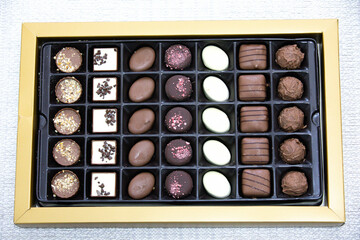 Fine and decorated chocolate candies