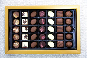 Fine and decorated chocolate candies