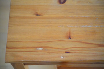 10年以上使用済みの4人掛けダイニングテーブル。