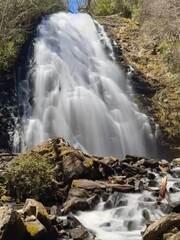Obraz premium Crabtree Falls on the blue Ridge Parkway NC in early springtime