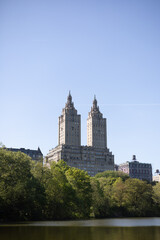 Obraz premium The Eldorado building central park lake with boats