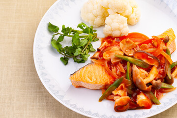 鮭のキノコ餡掛け