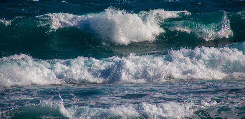 快晴の日の奄美の海、奄美、東シナ海沿岸の波