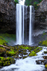 Obraz premium Tamanawas Falls and the River Below near Mt Hood, Mt Hood National Forest, Oregon