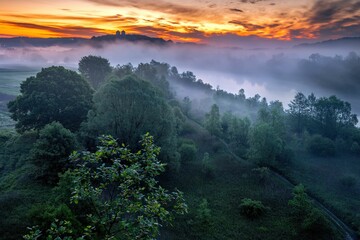 Poranny widok na Tyniec i Opactwo Benedyktynów we mgle