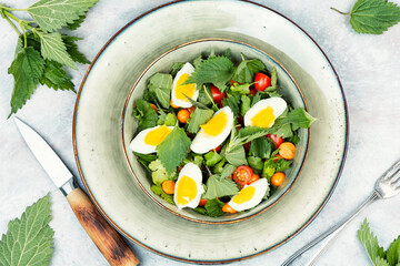 Salad with stinging nettle leaves and egg.