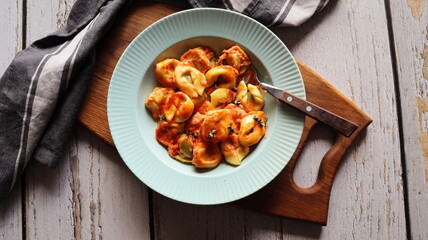 Tortelloni pasta witch riccota , spinach and creamy tomato sauce