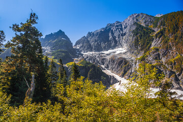 Obraz premium Cascade Pass Trail Views and Johannesburg Falls, North Cascades National Park, Washington State