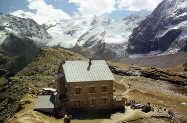 Die Hintergrathütte - Schutzhütte in den Ortler-Alpen in Südtirol