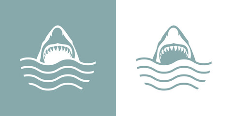 Logo Nautical. Símbolo de peligro de ataque de tiburón. Silueta de cabeza de gran tiburón blanco con boca abierta con olas de mar