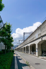 高架下から見た道路