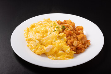 オムライス　（ふわとろ卵とチキンライス）