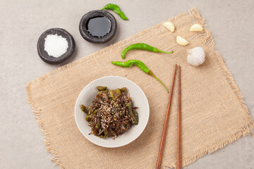  A term used to refer to green peppers that are wrinkled in shape.