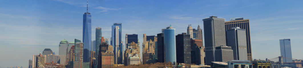 Naklejka premium Panorama view of New York city and Brooklyn bridge at sunset.