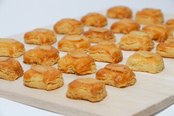peanut almond cookies topped with sliced peanuts.