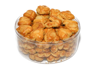 peanut almond cookies topped with sliced peanuts.