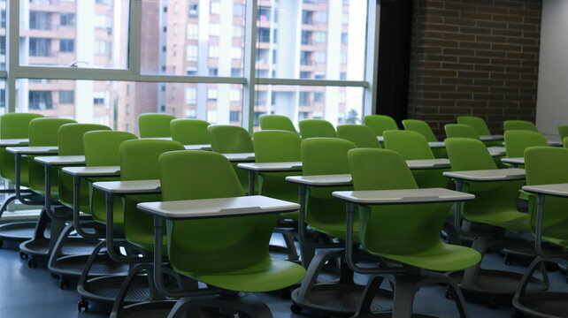 sal&oacute;n de clases vac&iacute;o, aula sin estudiantes