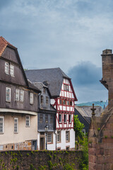 Stadtansichten Details, Altstadt Marburg, Fenster Hausfront teils morbide