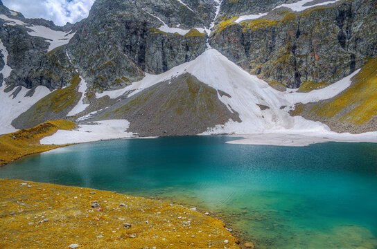 Mountain lake with beautiful turquoise water.