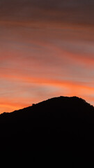 Pôr do Sol Céu Colorido Vermelho Laranja Lagoa da Conceição Floripa Florianópolis Paisagem Natural Reflexo Água Beleza Tranquilidade Natureza Final de Tarde Cenário Deslumbrante Floripa Brilho