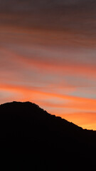 Pôr do Sol Céu Colorido Vermelho Laranja Lagoa da Conceição Floripa Florianópolis Paisagem Natural Reflexo Água Beleza Tranquilidade Natureza Final de Tarde Cenário Deslumbrante Floripa Brilho