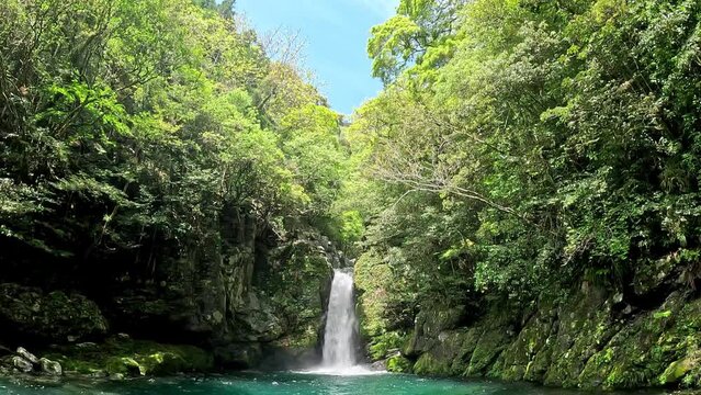 高知県の観光名所にこ淵