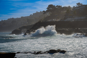 2023-12-31 WAVES CRASHING ON THE ROCKY SHORE CAUSING A LARGE SPRAY IN THE LA JOLLA COVE NEAR SAN DIEGO CALIFORNIA