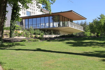 Le centre thermal, les thermes, vue de l'extérieur, ville de La Roche Posay, département de la...