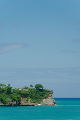 Fototapeta premium Ocean View from a Cliff on a Sunny Day